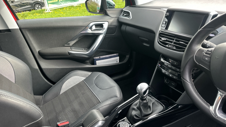 Peugeot 2008 1.6 BlueHDi 120 Allure 5dr Diesel Estate